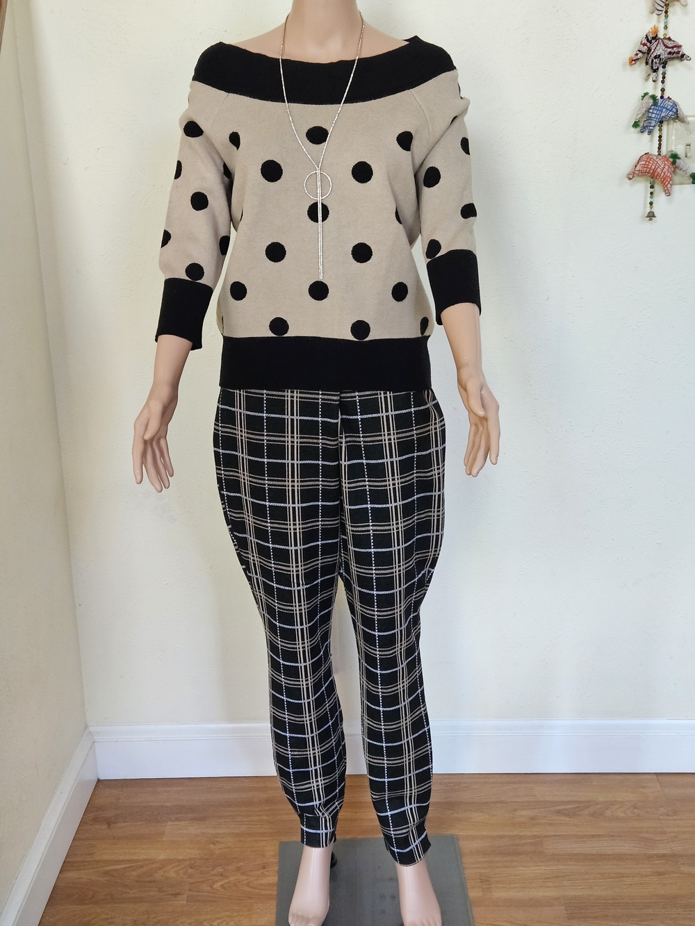 Beige & Black Polka Dot Sweater with Black Plaid Fitted Stretch Leggings